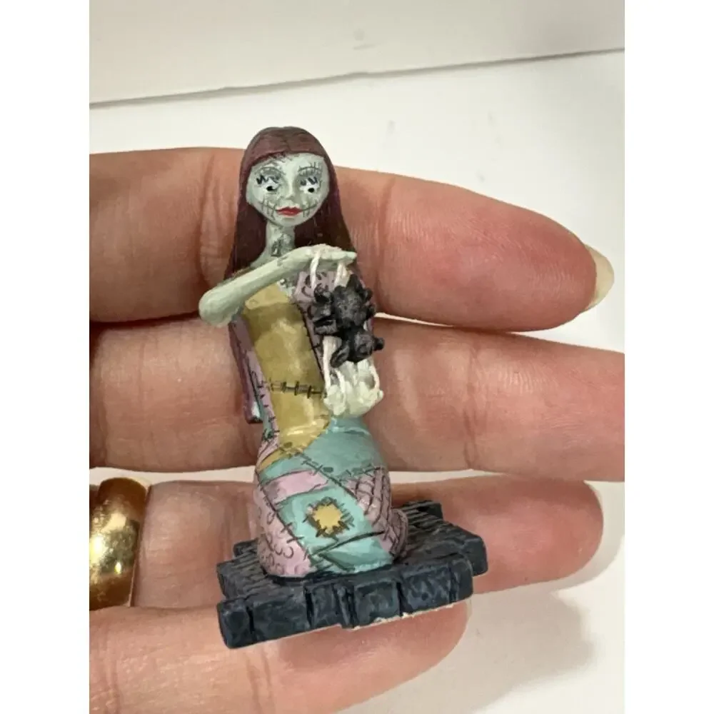 Hawthorne Nightmare Before Xmas 2 Accessories Sally & Creepy Crawling With Sally